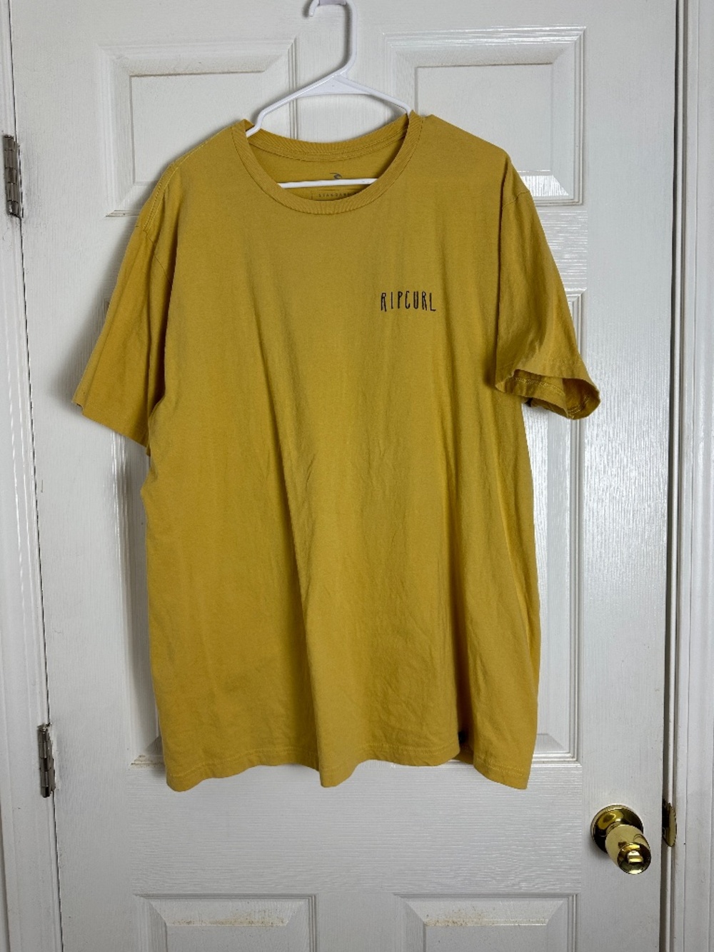! Rip Curl Summer Surf Vacation 100% Cotton Yellow Short Sleeve T-Shirt Men XL
